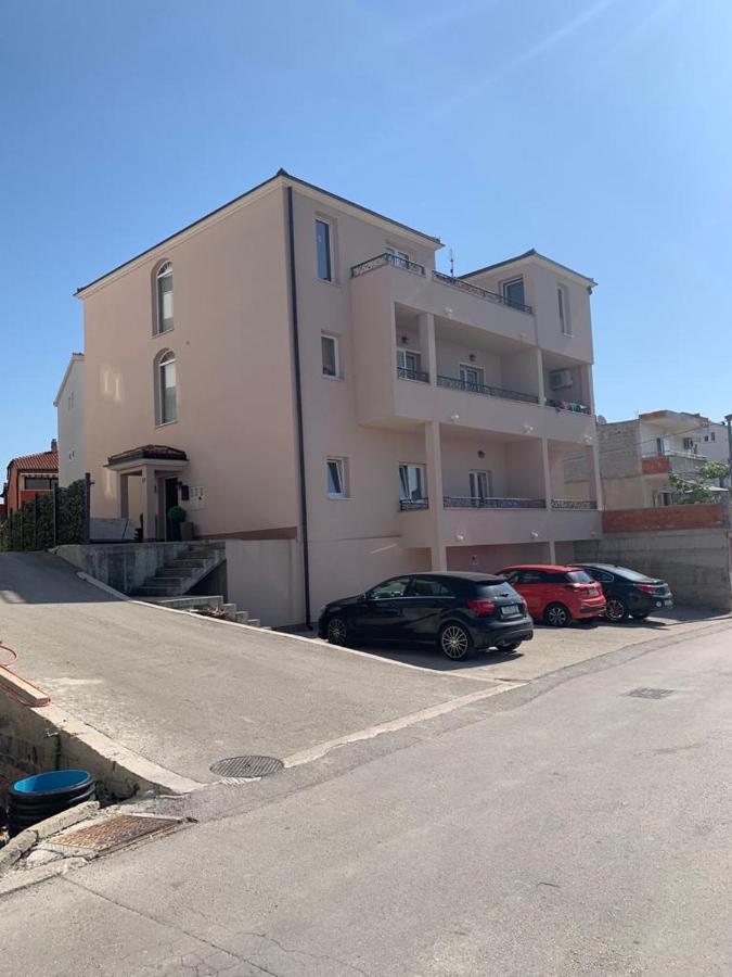 Studio Apartmant Leona With Parking Place Split Buitenkant foto